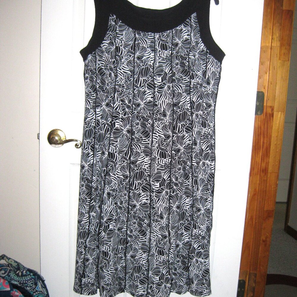 Drapers & Damons Dress size 1X Black & White Floral Sleeveless Womens